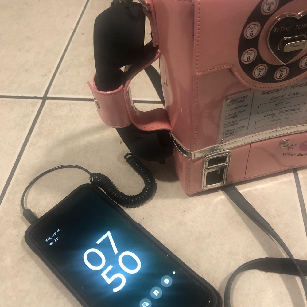 NWOT Betsey Johnson Pink Phone Box Crossbody Bag - Picture 2 of 3